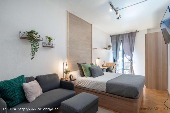  ¡Habitaciones en alquiler en un piso de 7 habitaciones en Madrid! - MADRID 