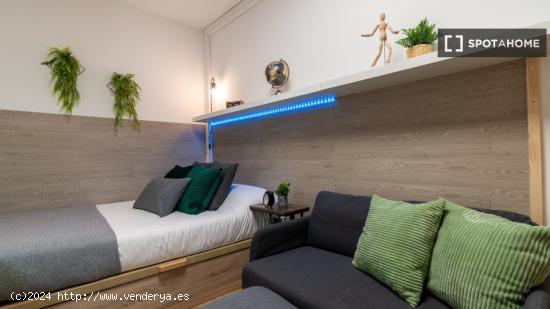 ¡Habitaciones en alquiler en un piso de 7 habitaciones en Madrid! - MADRID