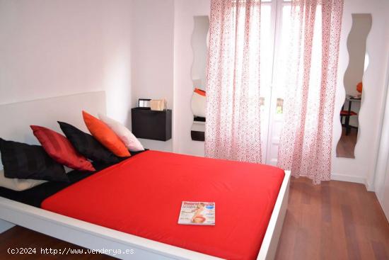  ¡Habitaciones en alquiler en un apartamento de 5 habitaciones en Madrid! - MADRID 