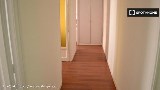 ¡Habitaciones en alquiler en un apartamento de 5 habitaciones en Madrid! - MADRID