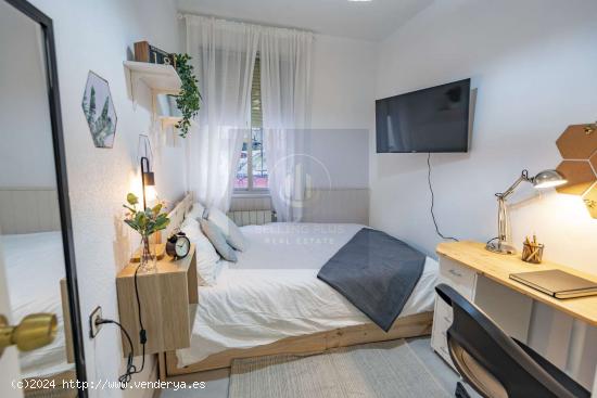  ¡Habitaciones en alquiler en un apartamento de 5 habitaciones en Madrid! - MADRID 