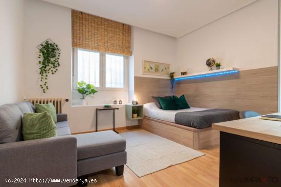  ¡Habitaciones en alquiler en un apartamento de 5 habitaciones en Madrid! - MADRID 