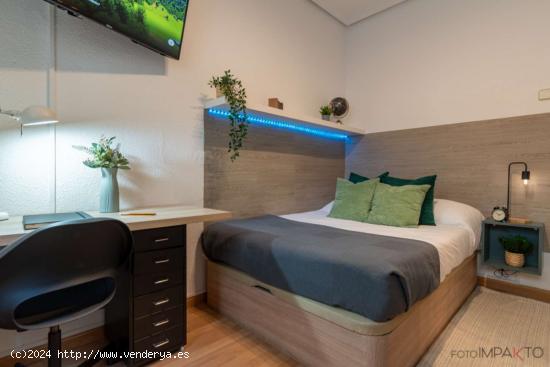  ¡Habitaciones en alquiler en un apartamento de 5 habitaciones en Madrid! - MADRID 