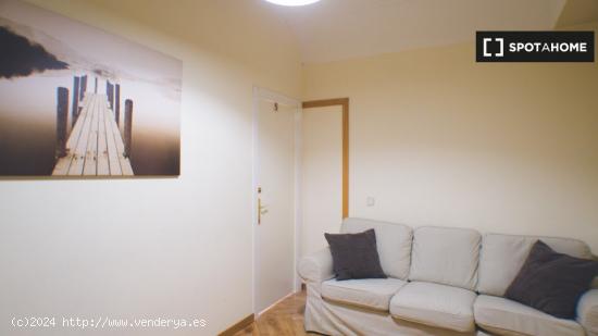 ¡Habitaciones en alquiler en un apartamento de 6 habitaciones en Madrid! - MADRID