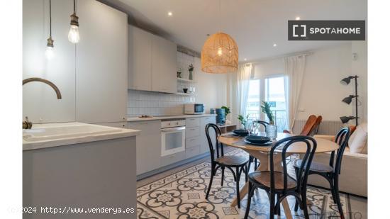 ¡Habitaciones en alquiler en un apartamento de 4 habitaciones en Madrid! - MADRID