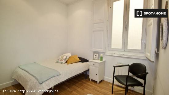 Alquiler de habitaciones en piso de 4 Dormitorios en el Centro de Mad - MADRID