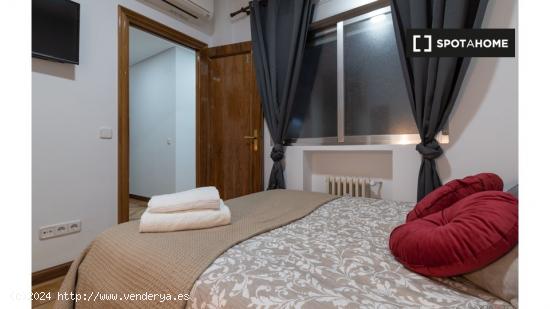 ¡Habitaciones en alquiler en un apartamento de 5 habitaciones en Madrid! - MADRID