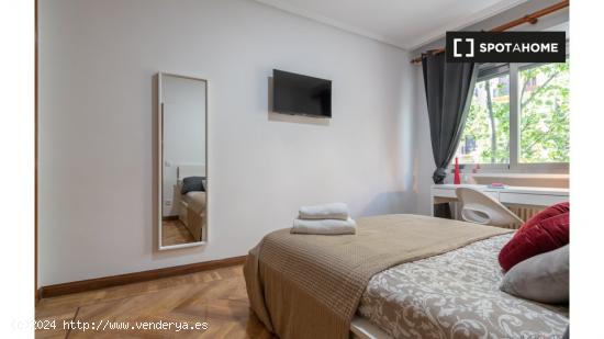 ¡Habitaciones en alquiler en un apartamento de 5 habitaciones en Madrid! - MADRID