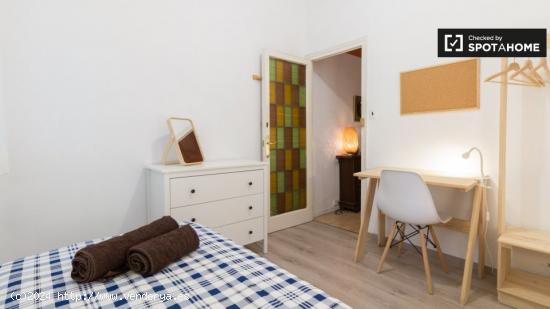 Encantadora habitación con cama individual en alquiler en el Eixample - BARCELONA