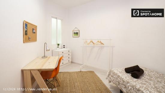 Encantadora habitación con cama individual en alquiler en el Eixample - BARCELONA