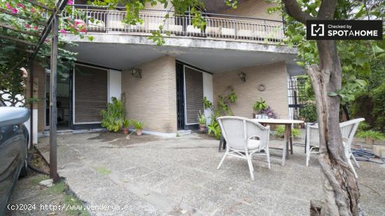 Alojamiento con ventana a la calle en casa de 5 habitaciones, Heliópolis - SEVILLA