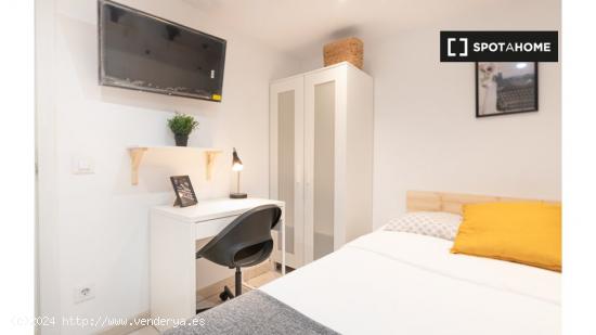 Habitaciones en piso de 5 dormitorios en El Born, Barcelona - BARCELONA