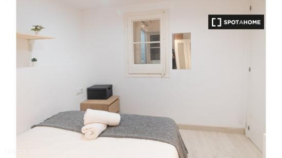 Habitaciones en piso de 5 dormitorios en El Born, Barcelona - BARCELONA