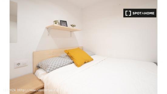 Habitaciones en piso de 5 dormitorios en El Born, Barcelona - BARCELONA