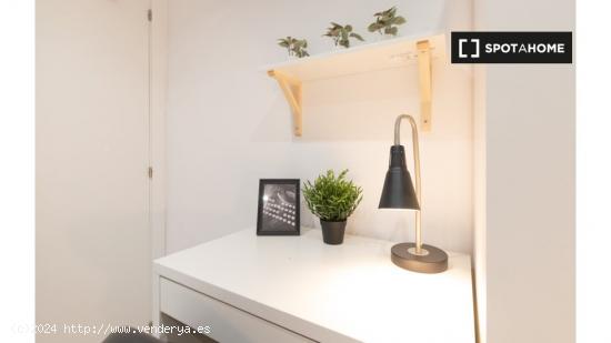 Habitaciones en piso de 5 dormitorios en El Born, Barcelona - BARCELONA