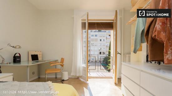 Alquiler de habitaciones en piso de 6 habitaciones en La Dreta De L'Eixample - BARCELONA