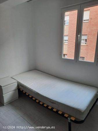  Alquiler de habitaciones en apartamento de 5 dormitorios en Rascanya, Valencia - VALENCIA 