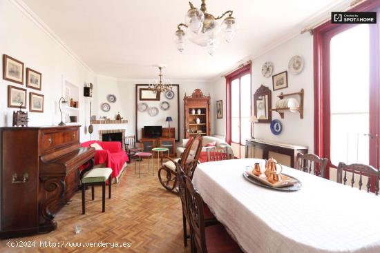  Elegante apartamento de 4 dormitorios en alquiler en La Latina - MADRID 