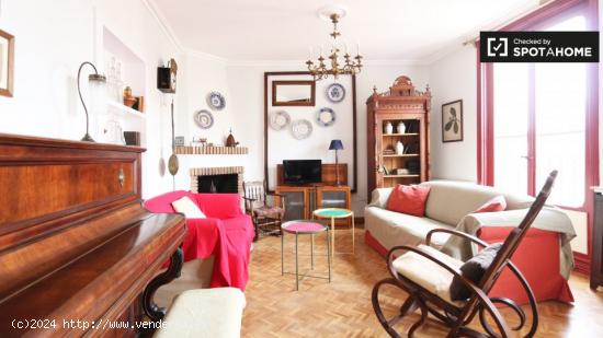 Elegante apartamento de 4 dormitorios en alquiler en La Latina - MADRID