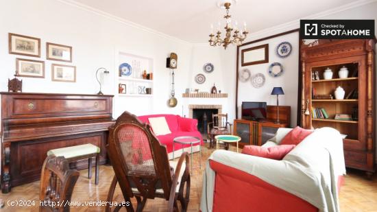 Elegante apartamento de 4 dormitorios en alquiler en La Latina - MADRID