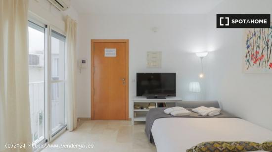 Apartamento de 2 dormitorios en alquiler en San Felipe Nerí, Málaga - MALAGA