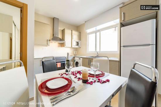 Apartamento de 2 dormitorios con aire acondicionado y balcón para alquilar en Camins al Grau - VALE