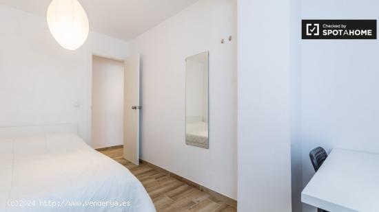 Habitación en apartamento de 3 dormitorios en Camins al Grau. - VALENCIA