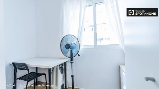 Habitación en apartamento de 3 dormitorios en Camins al Grau. - VALENCIA