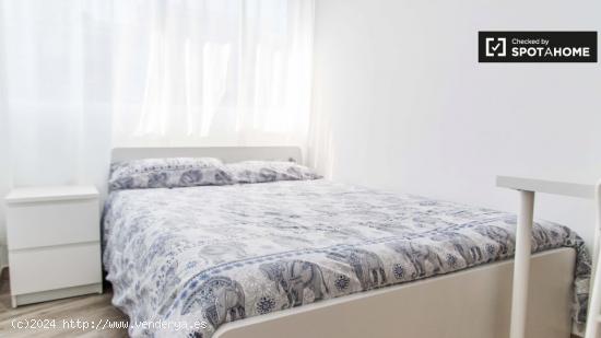 Habitación soleada con cama doble en alquiler en Algirós - VALENCIA