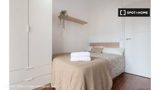 ¡Habitaciones en alquiler en un apartamento de 5 habitaciones en Madrid! - MADRID