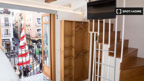 Apartamento de 3 dormitorios en alquiler en Ciutat Vella, Valencia - VALENCIA