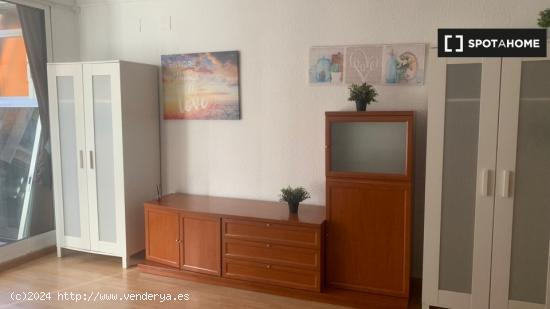 Habitación en piso compartido en valencia. - VALENCIA