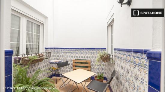 Apartamento de 1 dormitorio en Sevilla con Patio privado - SEVILLA