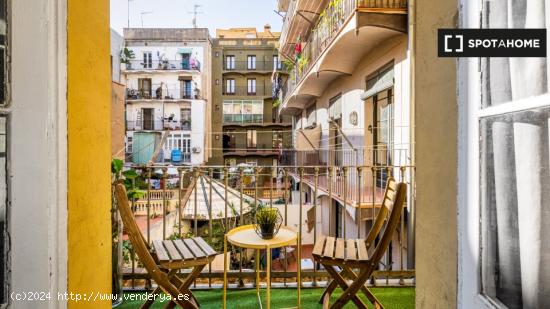 Dormitorio en piso compartido de 4 dormitorios en Barcelona - BARCELONA