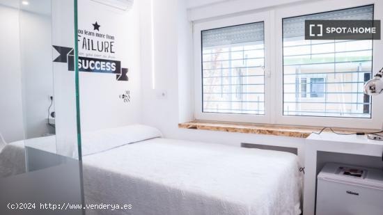 Dormitorio en suite en la residencia de Vallehermoso, Madrid - MADRID