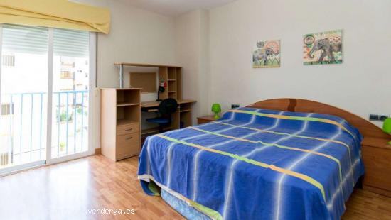  Se alquila habitación en apartamento de 3 dormitorios en Norte - GRANADA 