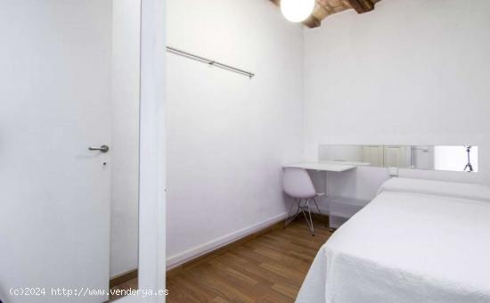  Habitación en apartamento de 3 dormitorios en El Raval - BARCELONA 