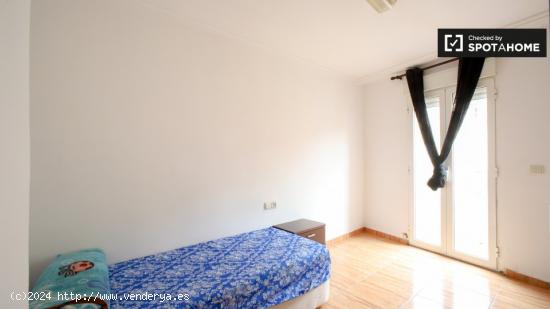 Acogedora habitación en alquiler en apartamento de 5 dormitorios en Quatre Carreres - VALENCIA