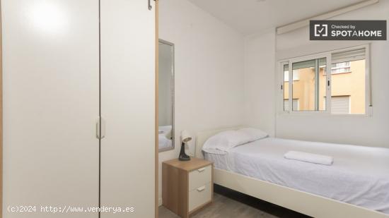 Habitaciones en alquiler en apartamento de 4 dormitorios cerca de la Universidad de Valencia en Algi