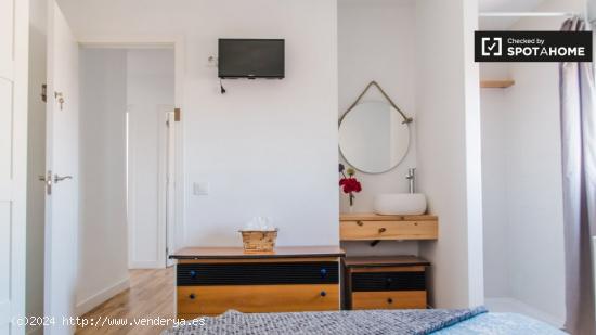 Acogedora habitación en apartamento de 5 dormitorios en Algirós - VALENCIA