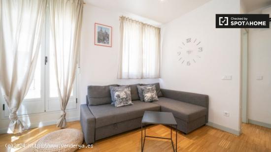 Soleado apartamento de 1 dormitorio con balcón y aire acondicionado en alquiler en Madrid Centro - 