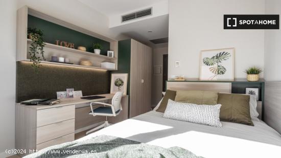 Habitación Individual Superior con baño privado en un Coliving en Sevilla - SEVILLA