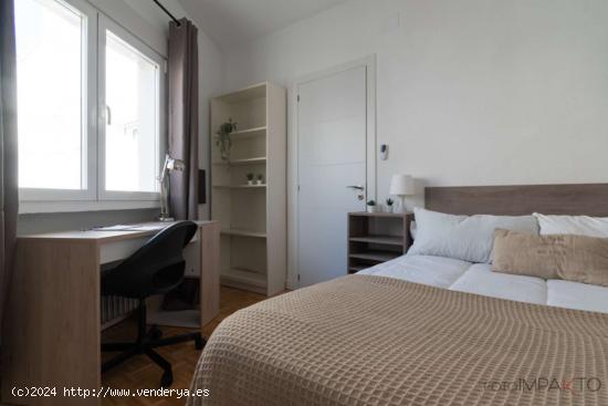  ¡Habitaciones en alquiler en un apartamento de 6 habitaciones en Madrid! - MADRID 