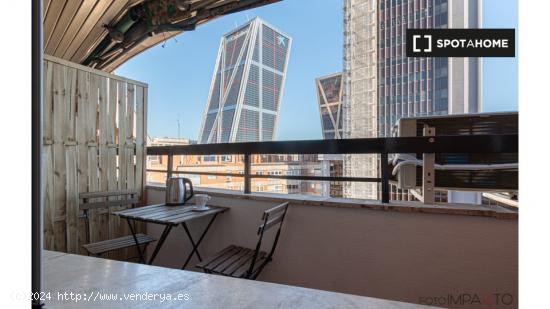 ¡Habitaciones en alquiler en un apartamento de 6 habitaciones en Madrid! - MADRID