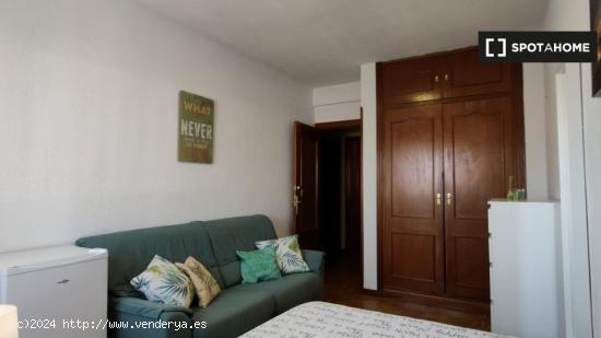 ¡Se alquilan habitaciones en piso de 4 habitaciones en Alcalá de Henares! - MADRID