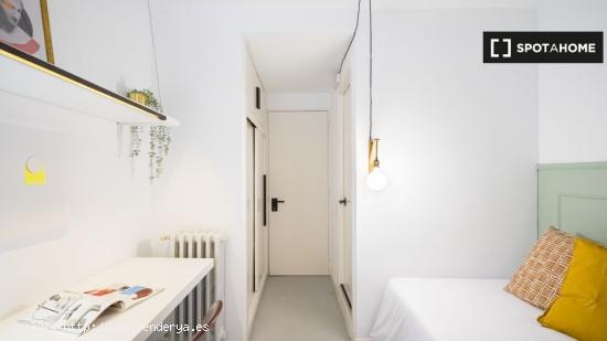 Se alquila habitación en residencia en Madrid - MADRID