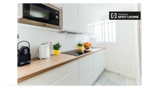 Se alquila habitación en piso de 3 dormitorios en Sevilla, Sevilla - SEVILLA