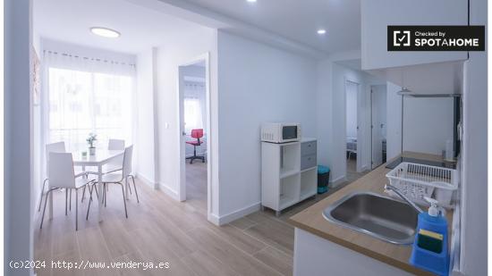 Alquiler de habitaciones en piso de 4 habitaciones en Nou Moles - VALENCIA