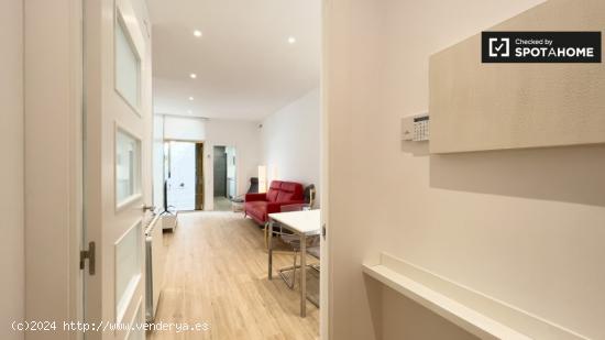 Habitaciones para mujeres en alquiler en piso de 5 habitaciones en La Sagrada Família - BARCELONA