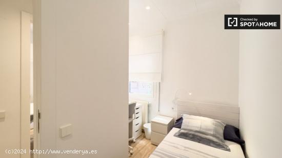 Habitaciones para mujeres en alquiler en piso de 5 habitaciones en La Sagrada Família - BARCELONA